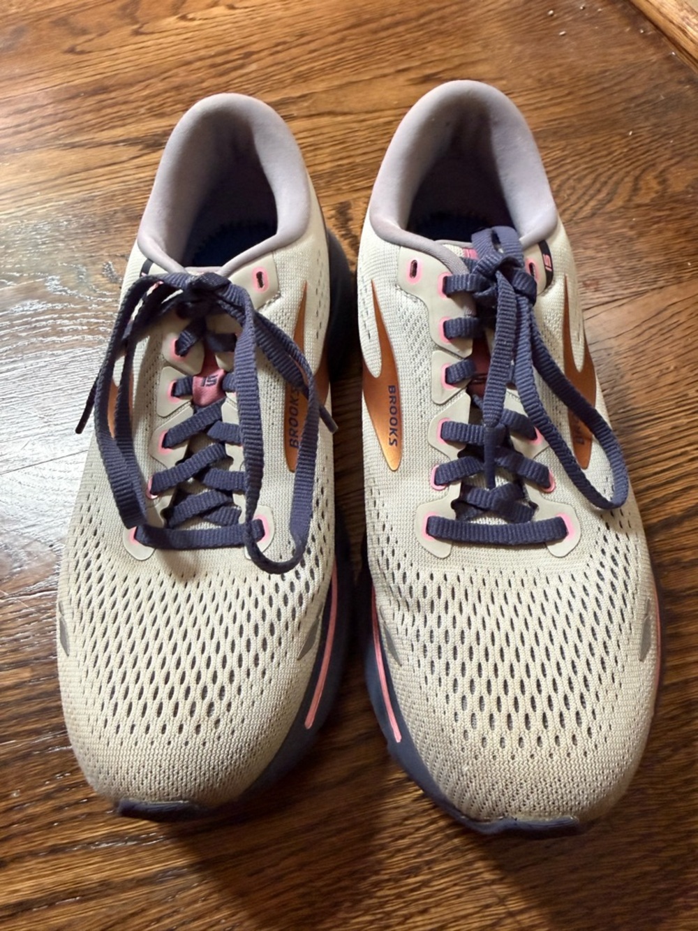 Brooks Ghost 15 Women's Running Shoes - Beige with Pink Accents size 7.5 - Picture 2 of 7